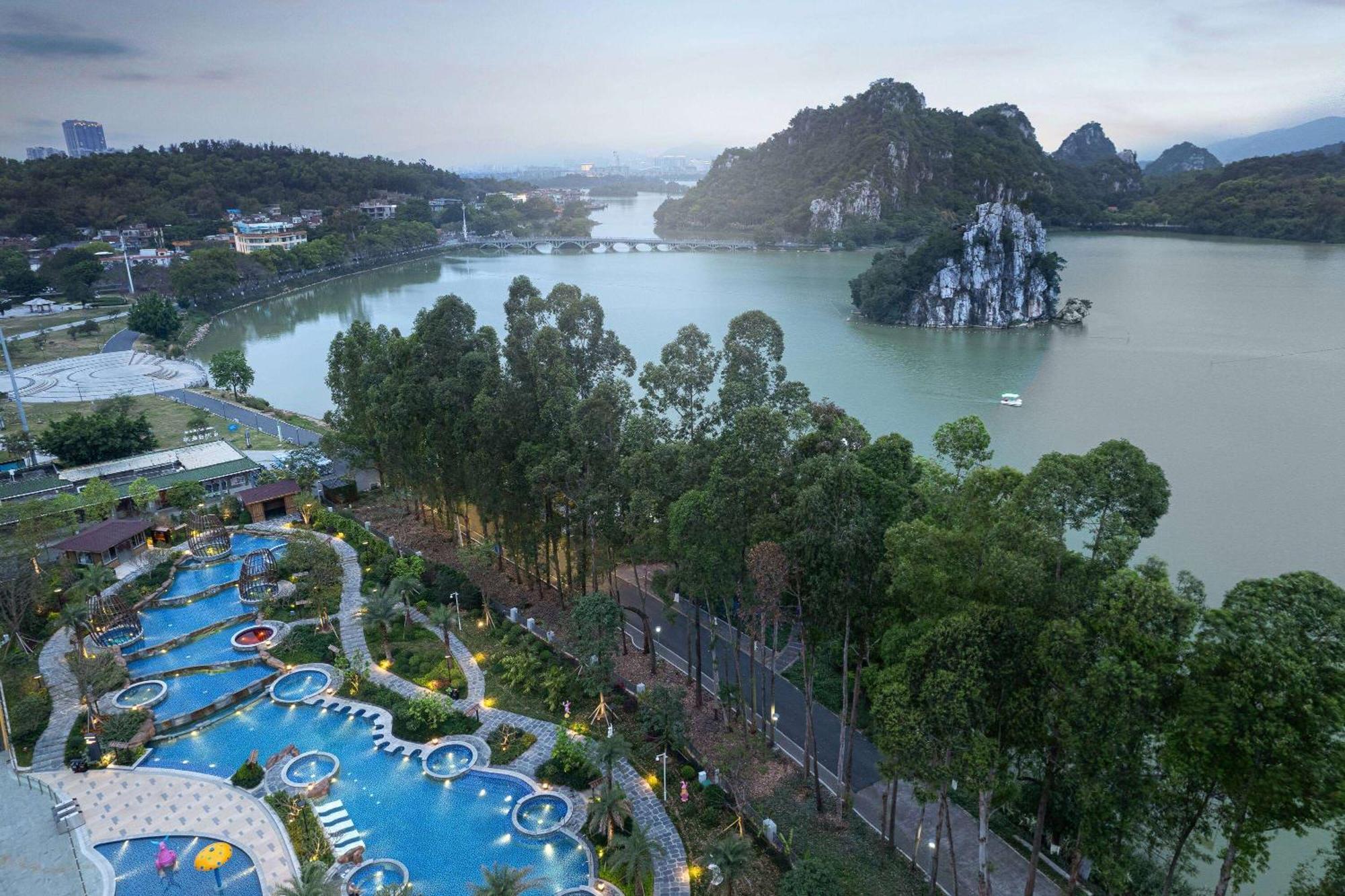 Wyndham Grand Zhaoqing Downtown Hotell Exteriör bild